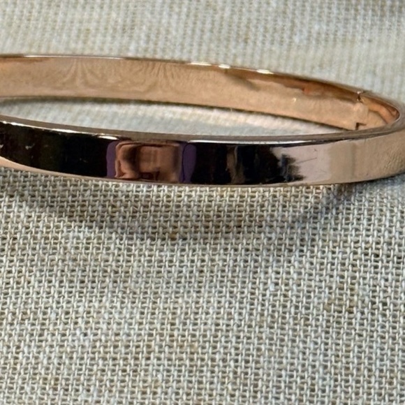 Kate Spade Heritage Spade Thin Metal Button Bangle rose gold - Picture 3 of 4